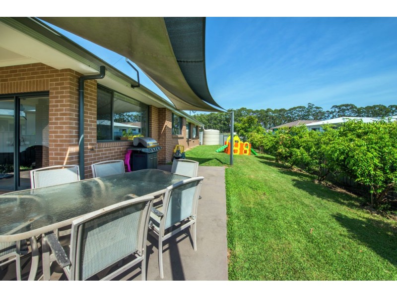 6 Reef Cove, Safety Beach NSW 2456
