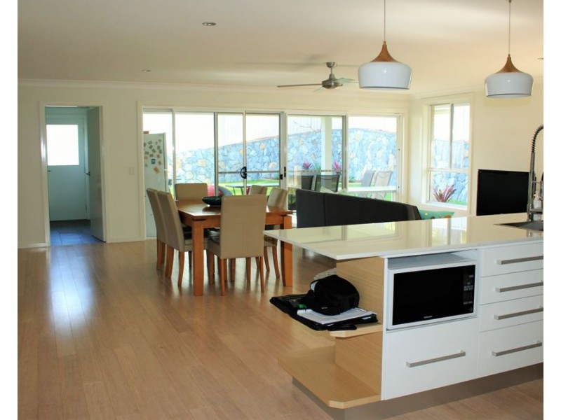 43 Mariner Drive, Safety Beach NSW 2456