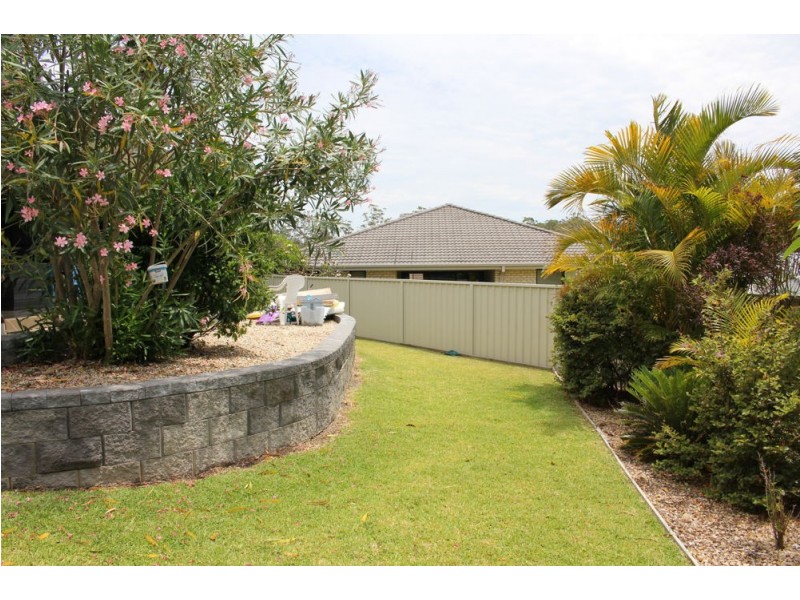 7 Waverider Cove, Safety Beach NSW 2456