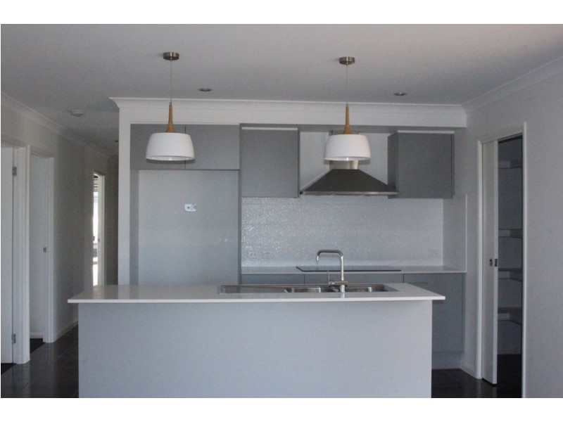 8 Humpback Crescent, Safety Beach NSW 2456