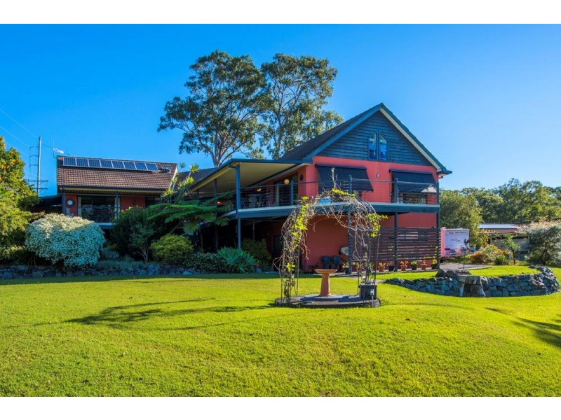2 Anselmo Close, Emerald Beach NSW 2456