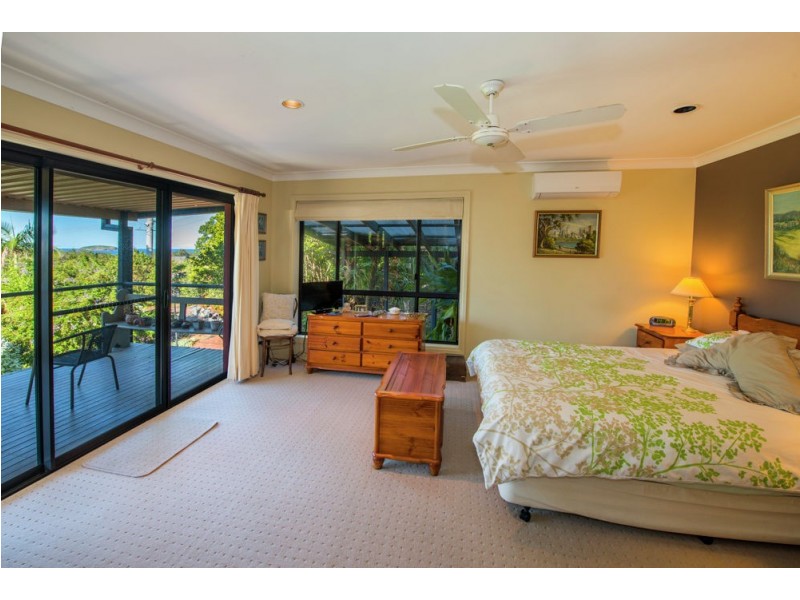2 Anselmo Close, Emerald Beach NSW 2456