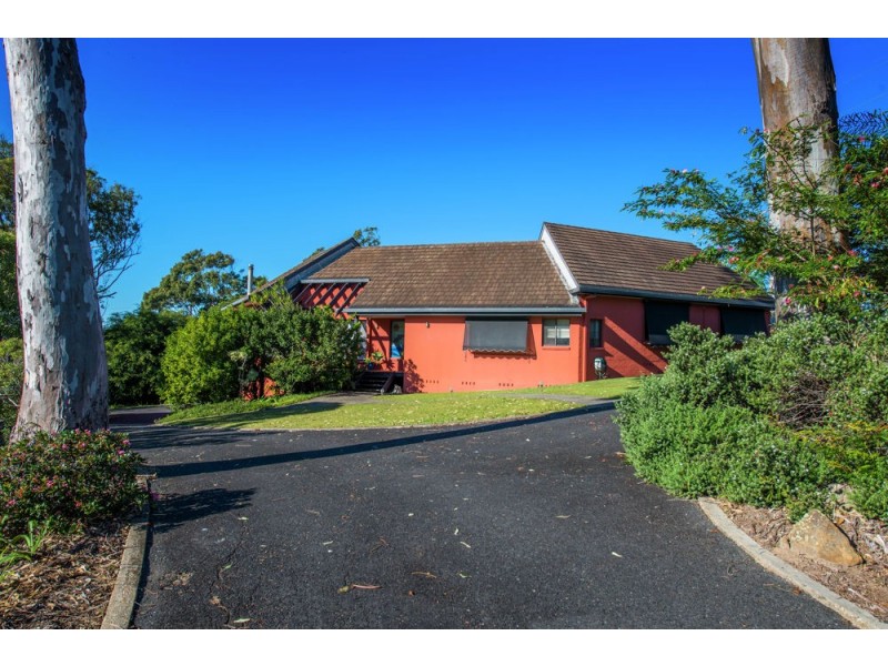 2 Anselmo Close, Emerald Beach NSW 2456