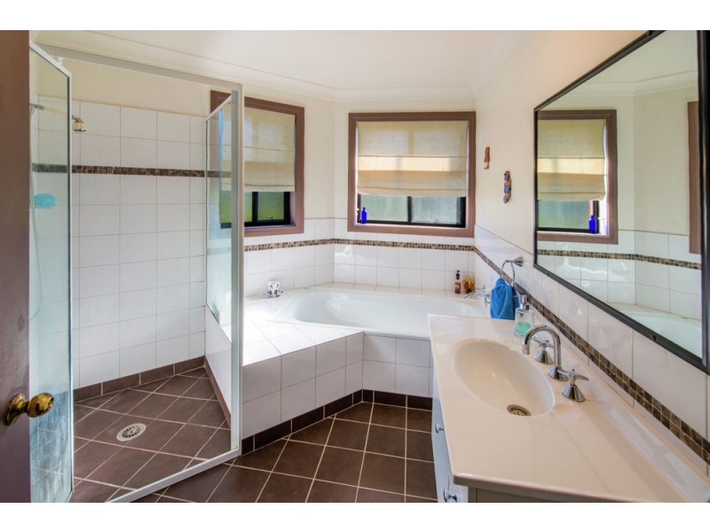 2 Anselmo Close, Emerald Beach NSW 2456