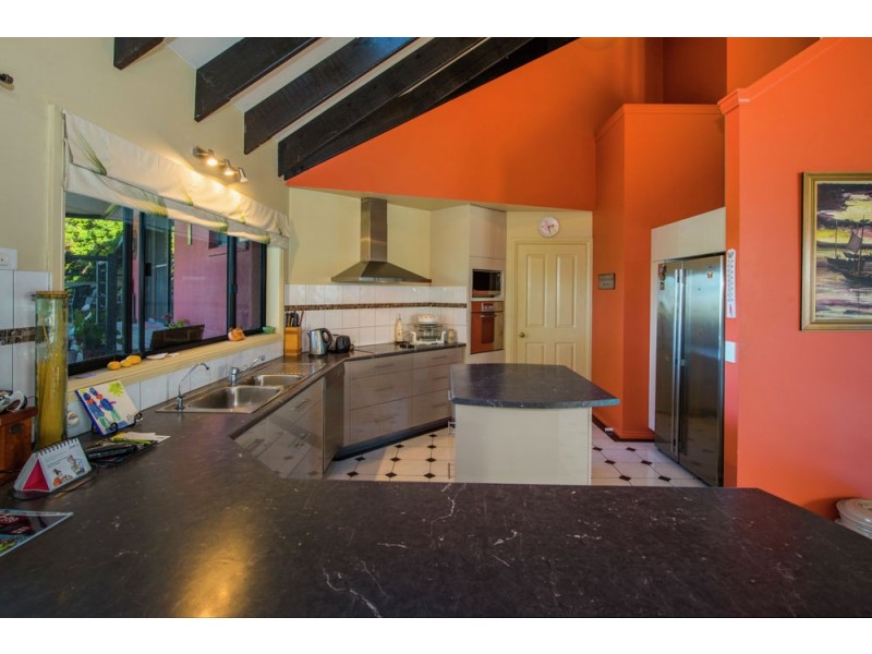 2 Anselmo Close, Emerald Beach NSW 2456