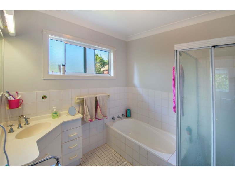 17 Schofield Drive, Safety Beach NSW 2456