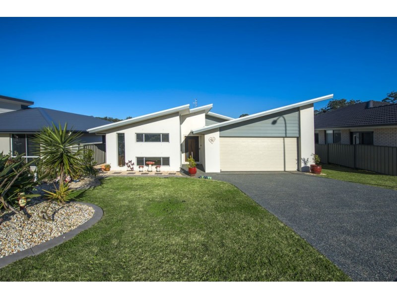 52 Admiralty Drive, Safety Beach NSW 2456