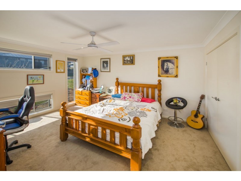 52 Admiralty Drive, Safety Beach NSW 2456