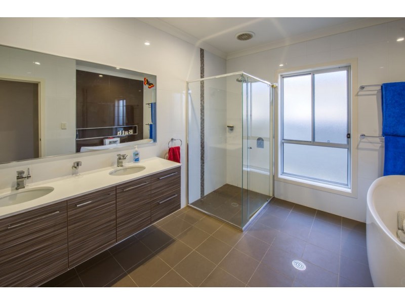 52 Admiralty Drive, Safety Beach NSW 2456