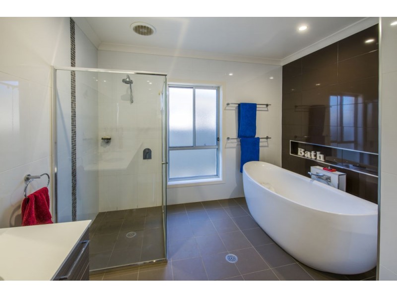 52 Admiralty Drive, Safety Beach NSW 2456