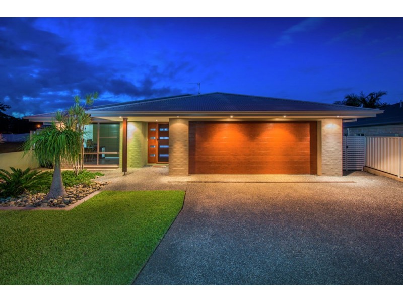 8 Quay Crescent, Safety Beach NSW 2456