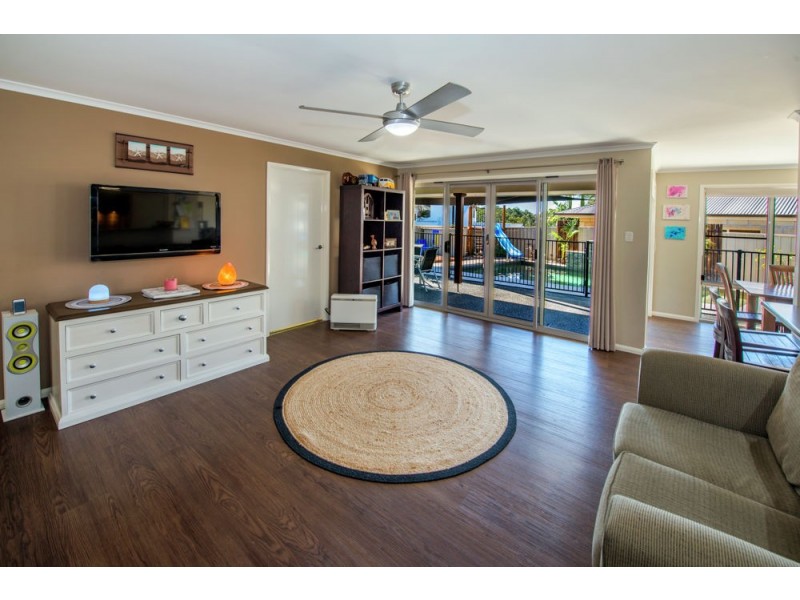 8 Quay Crescent, Safety Beach NSW 2456