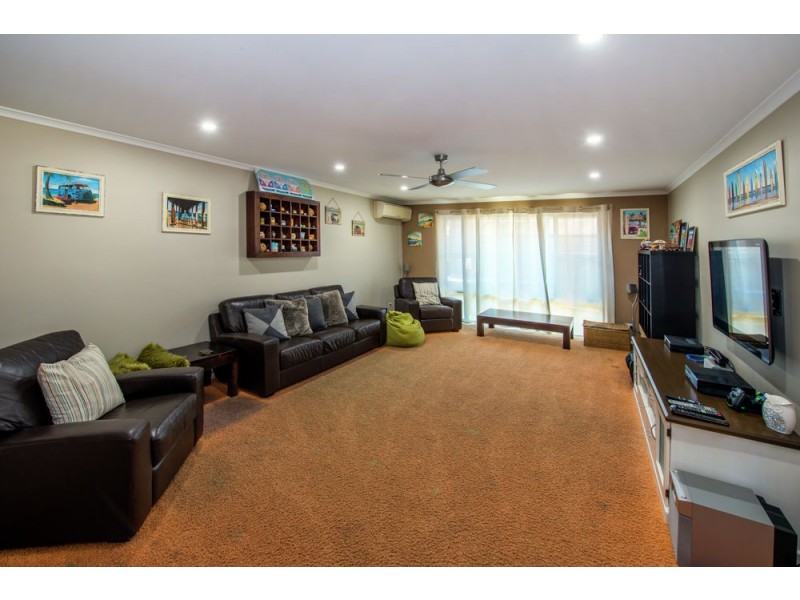 8 Quay Crescent, Safety Beach NSW 2456