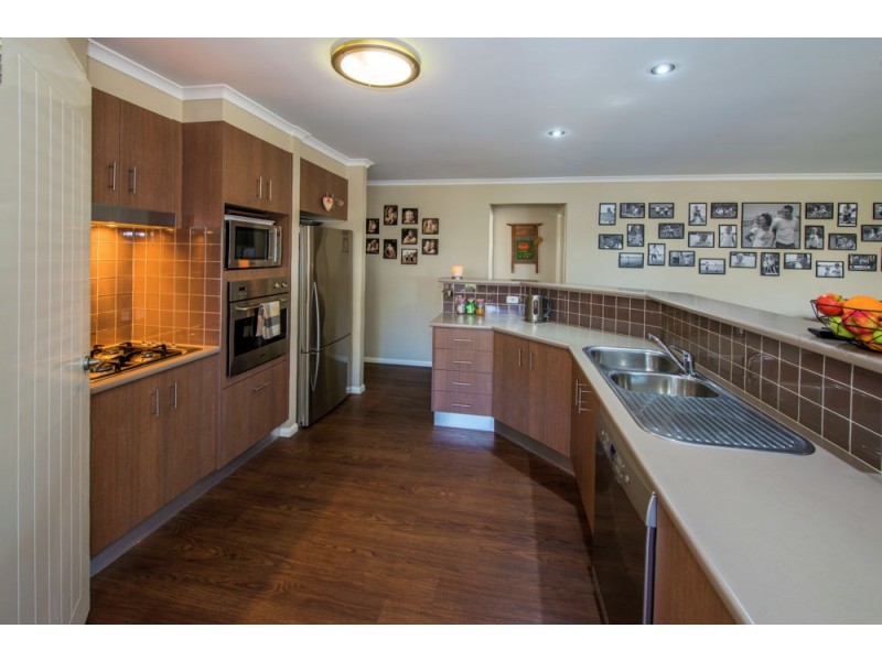 8 Quay Crescent, Safety Beach NSW 2456