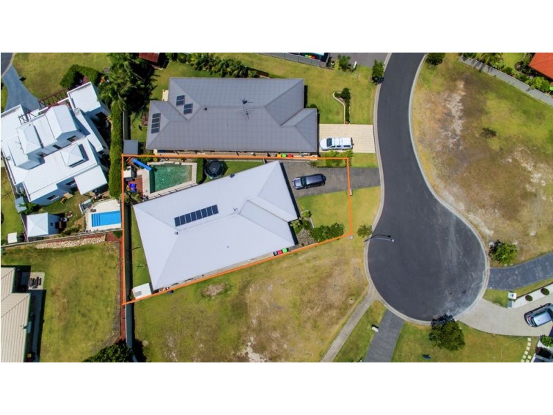 8 Quay Crescent, Safety Beach NSW 2456