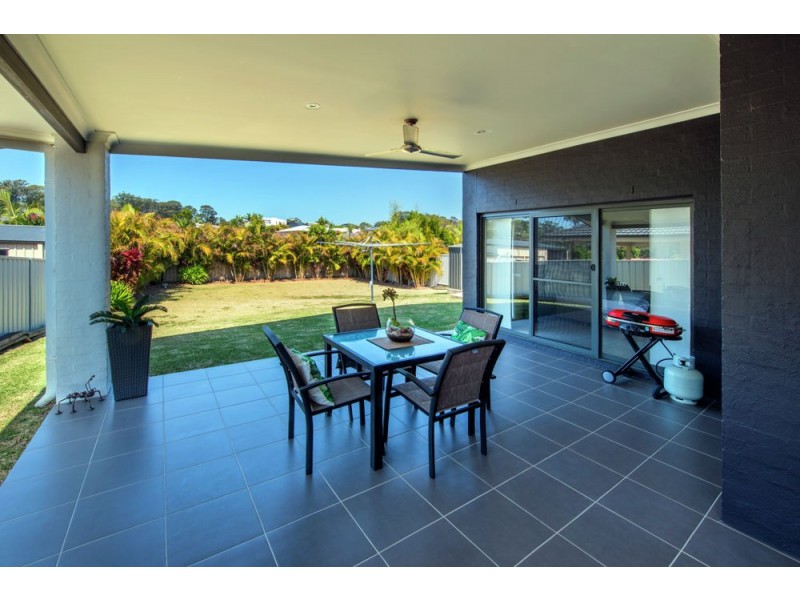 62 Admiralty Drive, Safety Beach NSW 2456