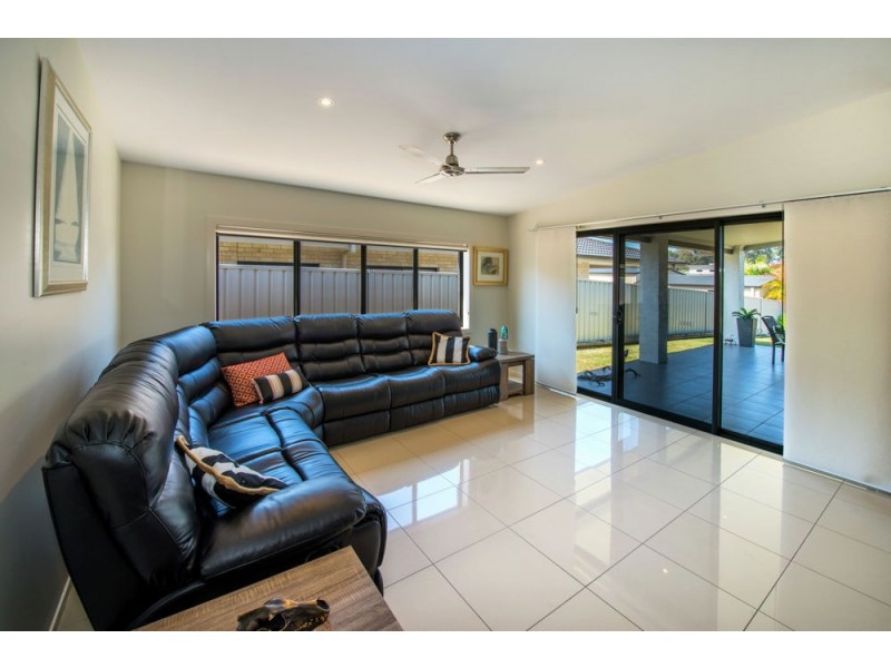 62 Admiralty Drive, Safety Beach NSW 2456