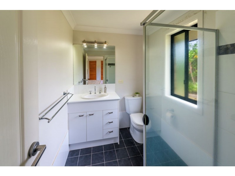 10 Admiralty Drive, Safety Beach NSW 2456