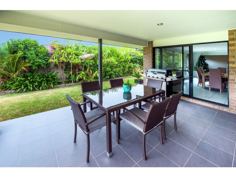 10 Admiralty Drive, Safety Beach NSW 2456
