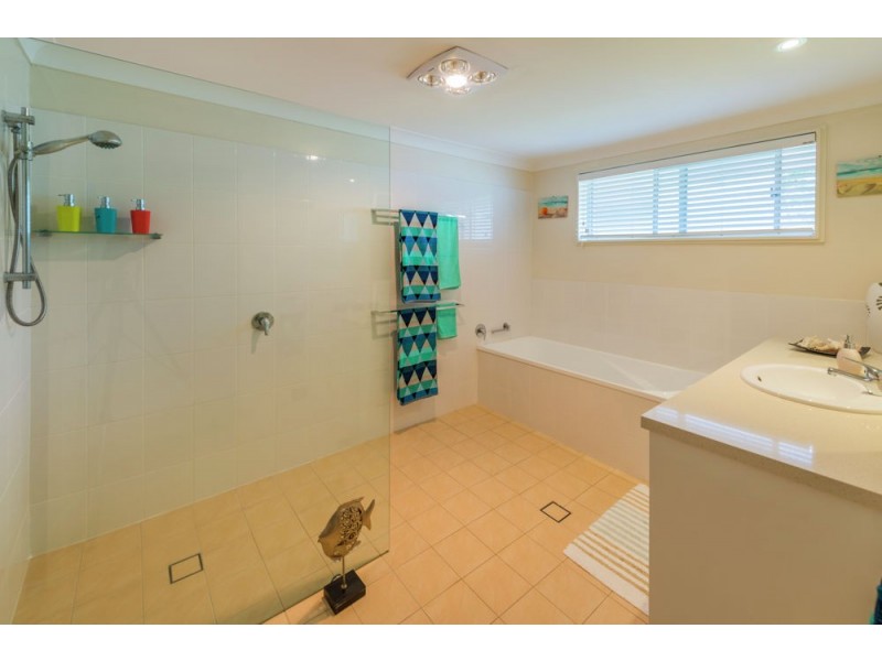 14 Lake View Avenue, Safety Beach NSW 2456