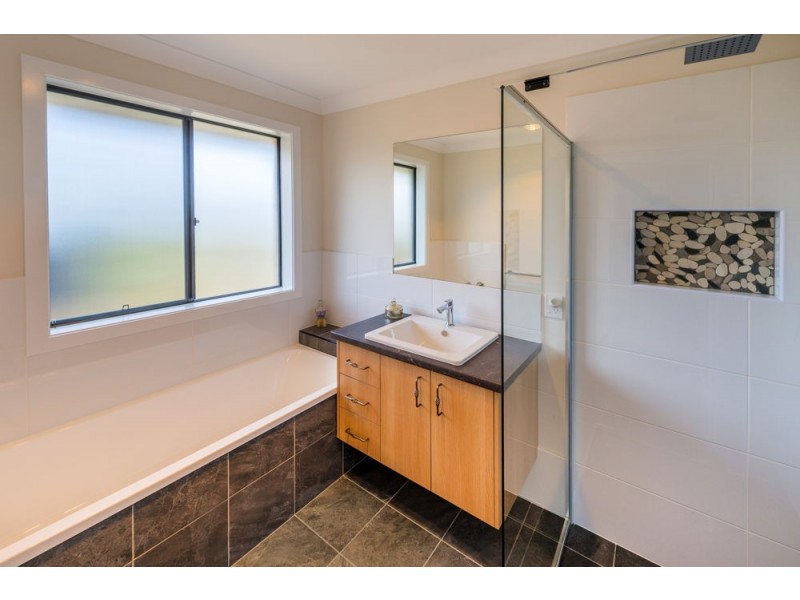 2/1 Martin Crescent, Junction Hill NSW 2460