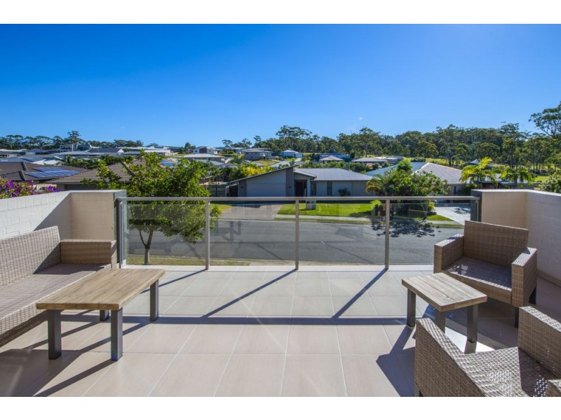 3 Admiralty Drive, Safety Beach NSW 2456