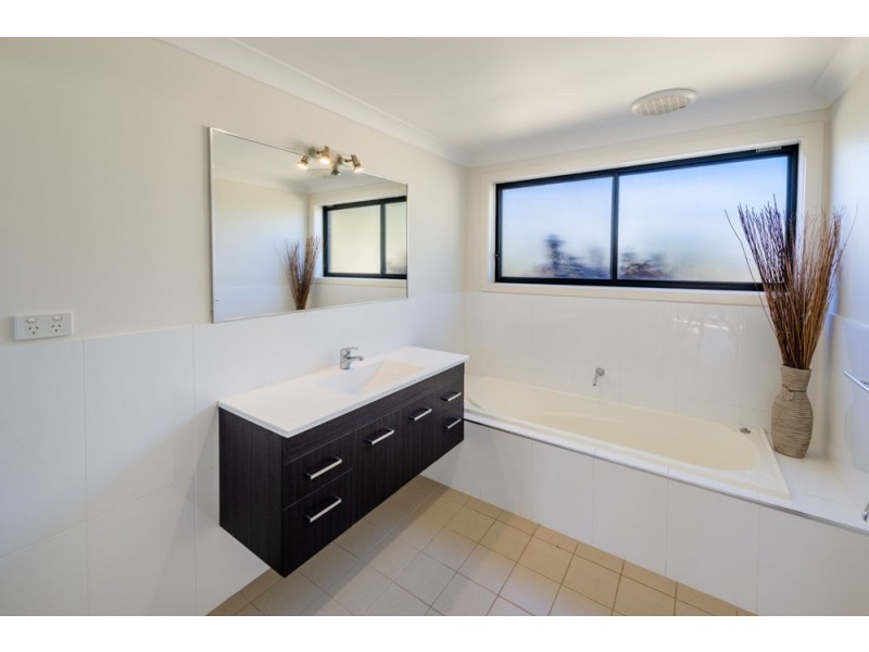 3 Admiralty Drive, Safety Beach NSW 2456