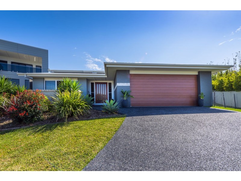 8 Neptune Close, Safety Beach NSW 2456