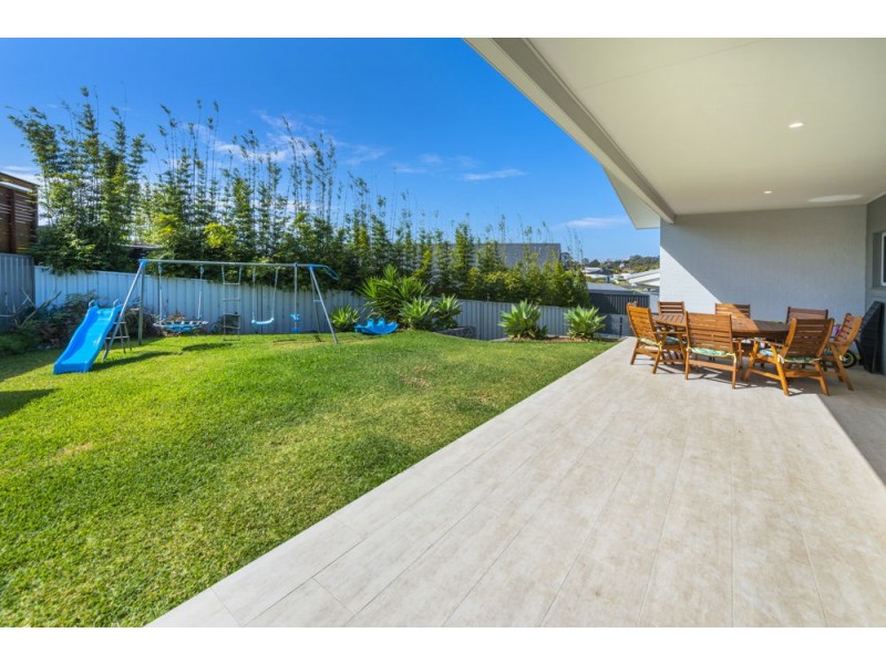8 Neptune Close, Safety Beach NSW 2456