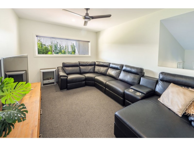 8 Neptune Close, Safety Beach NSW 2456