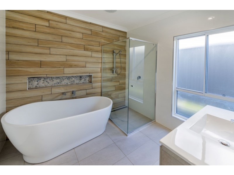 8 Neptune Close, Safety Beach NSW 2456
