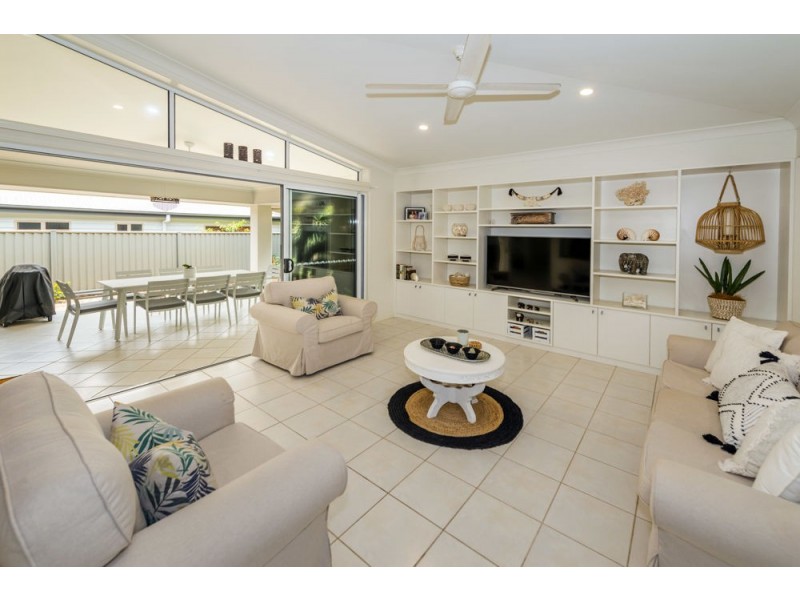 22 Mariner Drive, Safety Beach NSW 2456