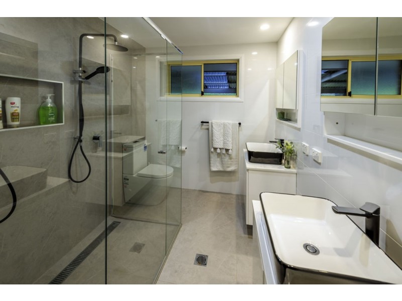 4 St Andrews Drive, Woolgoolga NSW 2456