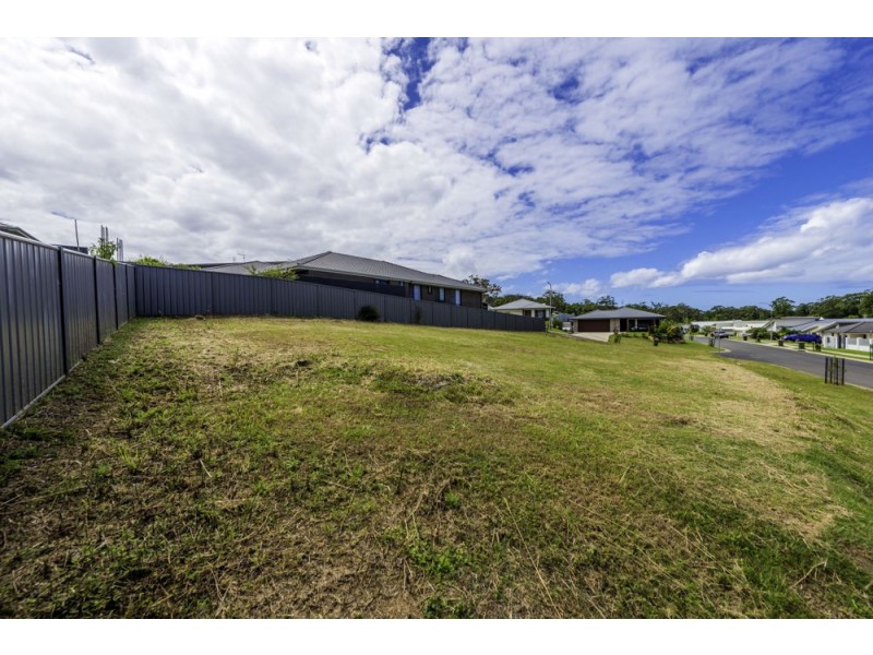 1 Neptune Close, Safety Beach NSW 2456
