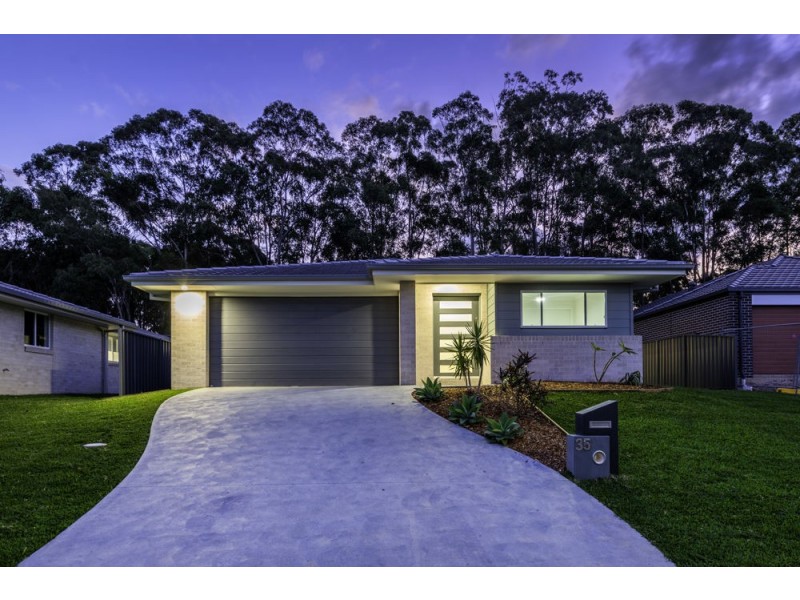 35 Admiralty Drive, Safety Beach NSW 2456
