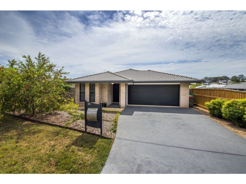 38 Admiralty Drive, Safety Beach NSW 2456