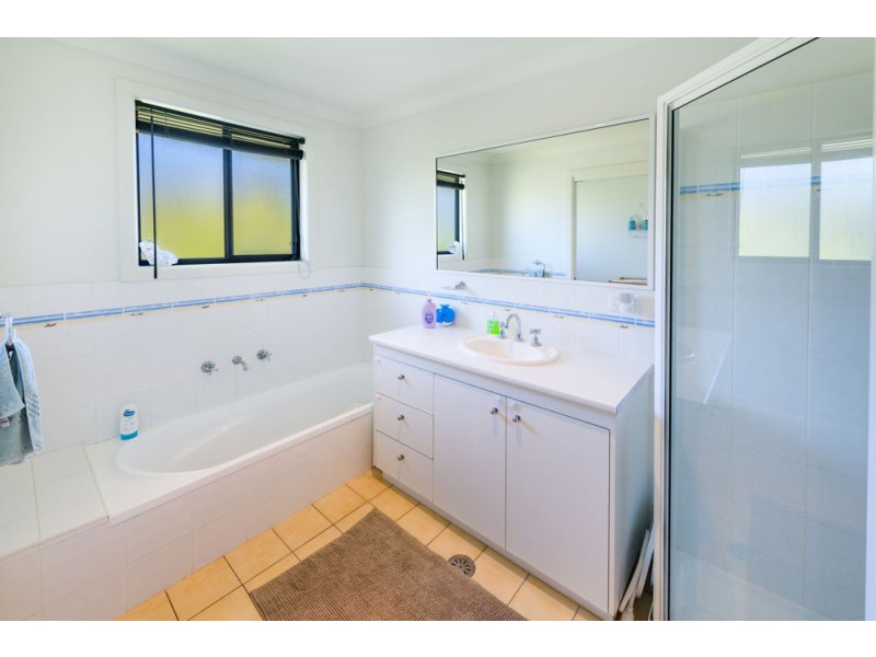 7 Nicholson Close, Safety Beach NSW 2456