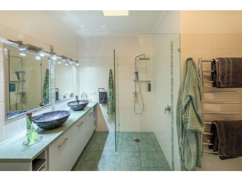 6 Marlin Close, Emerald Beach NSW 2456