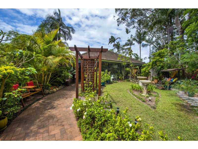 6 Marlin Close, Emerald Beach NSW 2456