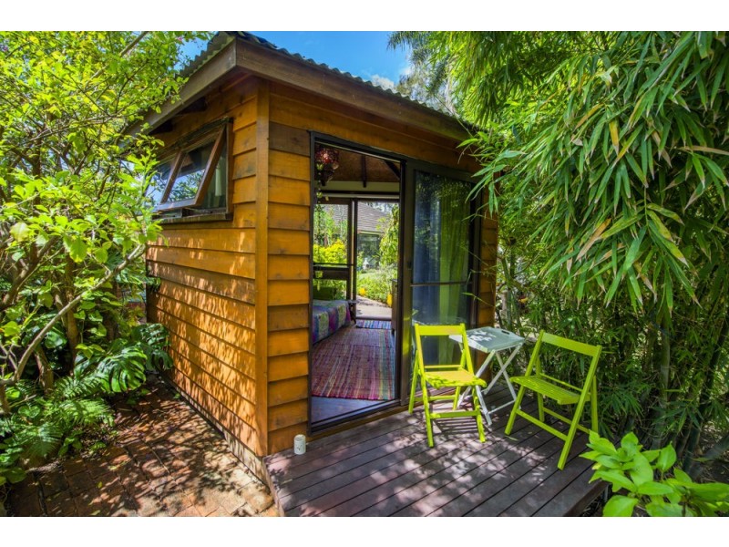 6 Marlin Close, Emerald Beach NSW 2456