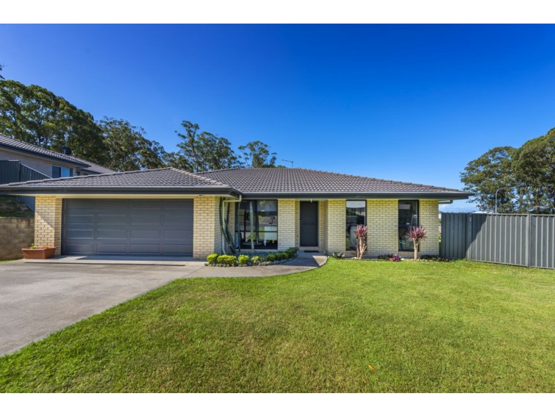 5 Seacrest Boulevard, Sandy Beach NSW 2456