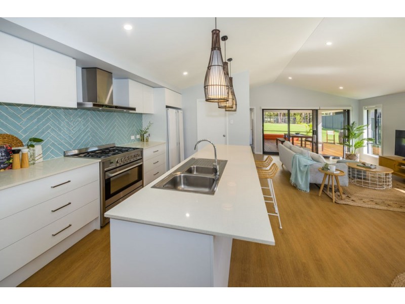 7 Zenith Avenue, Sandy Beach NSW 2456