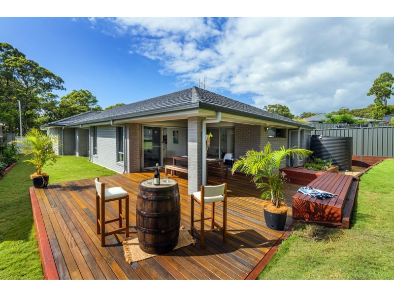 7 Zenith Avenue, Sandy Beach NSW 2456