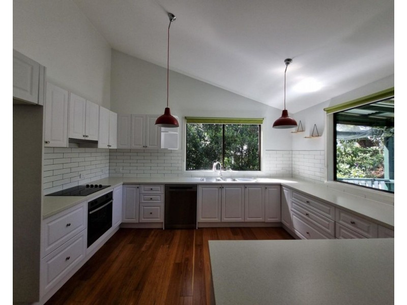 8 Bent Street, Nana Glen NSW 2450