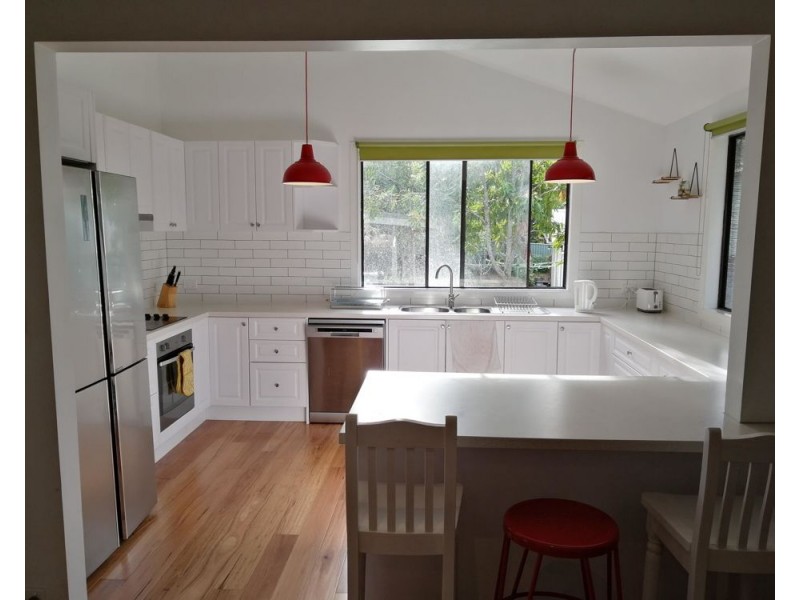 8 Bent Street, Nana Glen NSW 2450