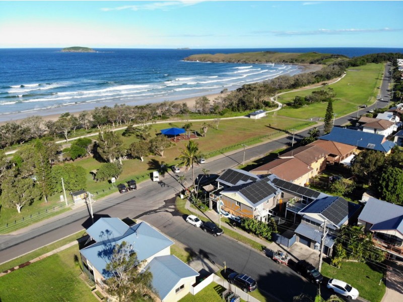 42 Sandy Beach Drive, Sandy Beach NSW 2456