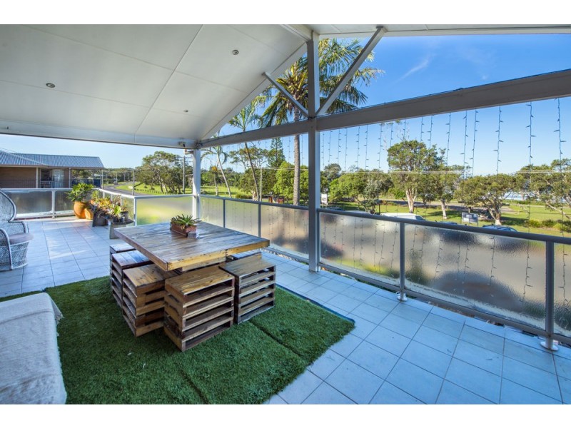 42 Sandy Beach Drive, Sandy Beach NSW 2456