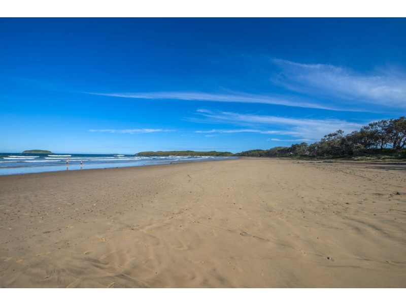 42 Sandy Beach Drive, Sandy Beach NSW 2456