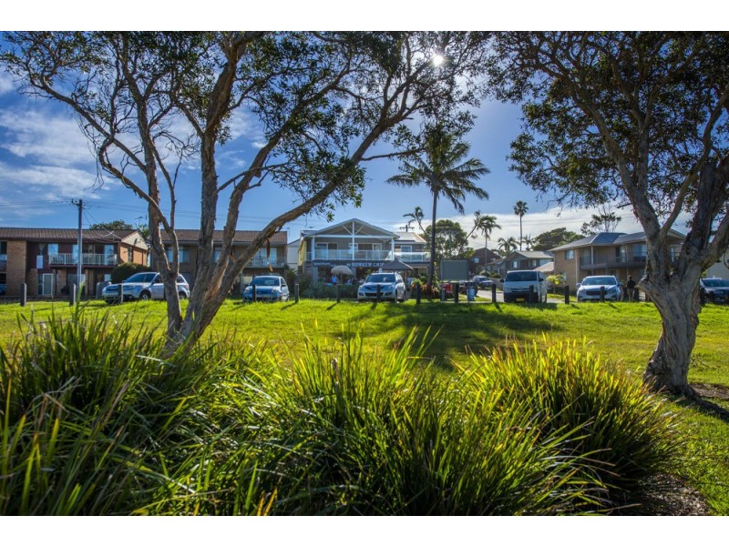 42 Sandy Beach Drive, Sandy Beach NSW 2456