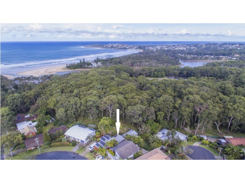 18 Campbell Street, Safety Beach NSW 2456